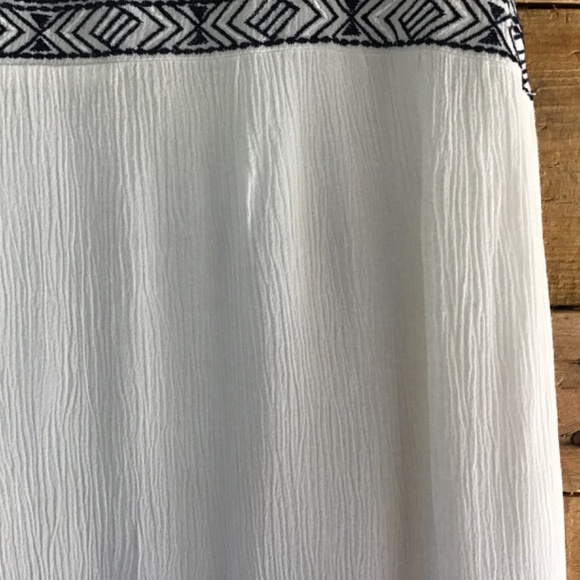 Solitaire Dress M White Sleeveless Tunic Tank Sundress Gauzy Blue Embroidery - Picture 2 of 9